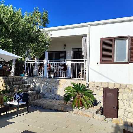 Villa Weekend House Olive Garden Donje Selo na Šolti Exterior foto