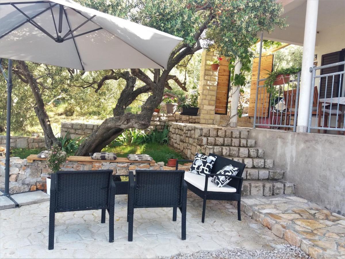 Villa Weekend House Olive Garden Donje Selo na Šolti Exterior foto